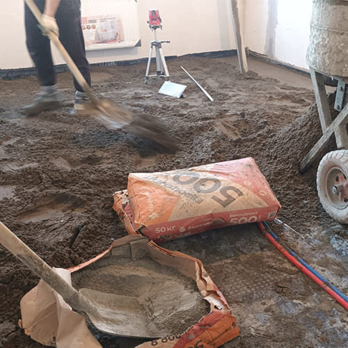 полусухая стяжка в квартире с применением смесителя СБ мини 220 вольт